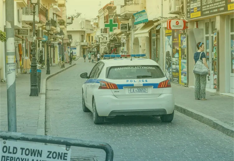 Een politieauto op Kreta in Griekenland